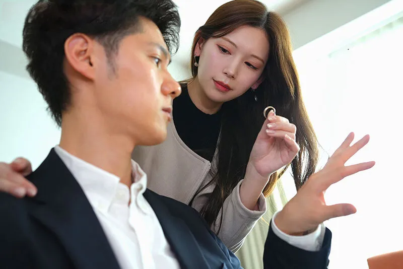 Cô vợ đi đi chơi, chồng yêu ở nhà bị nhỏ em bà xã gạ làm tình không trượt phát nào